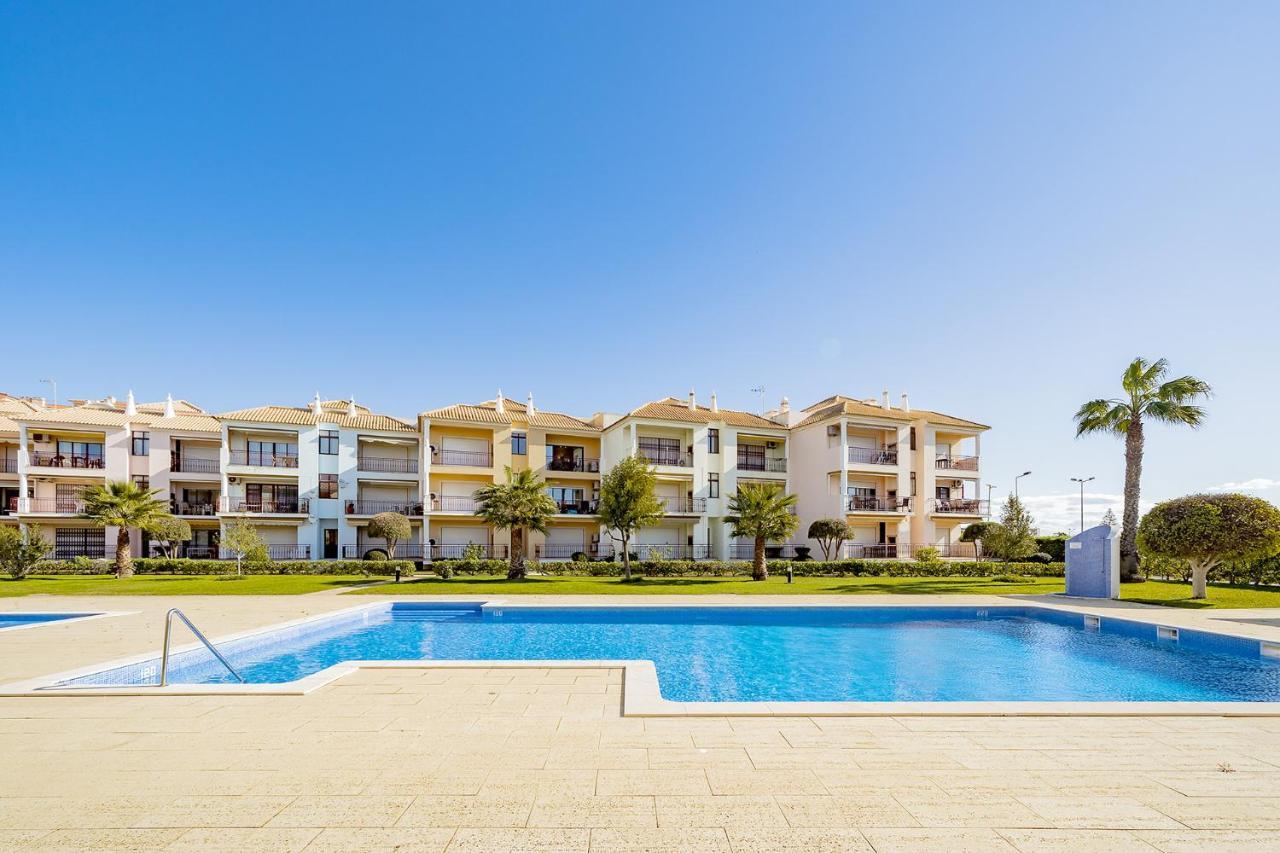 2 Bed Apartment, Quarteira, 10 Min Walk To Vilamoura Exterior foto